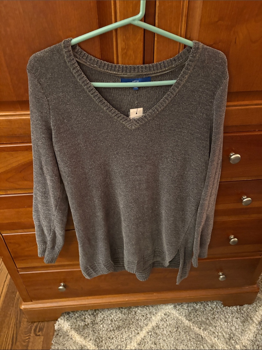 Apt. 9 Women's V-Neck Sweater in Olive Green